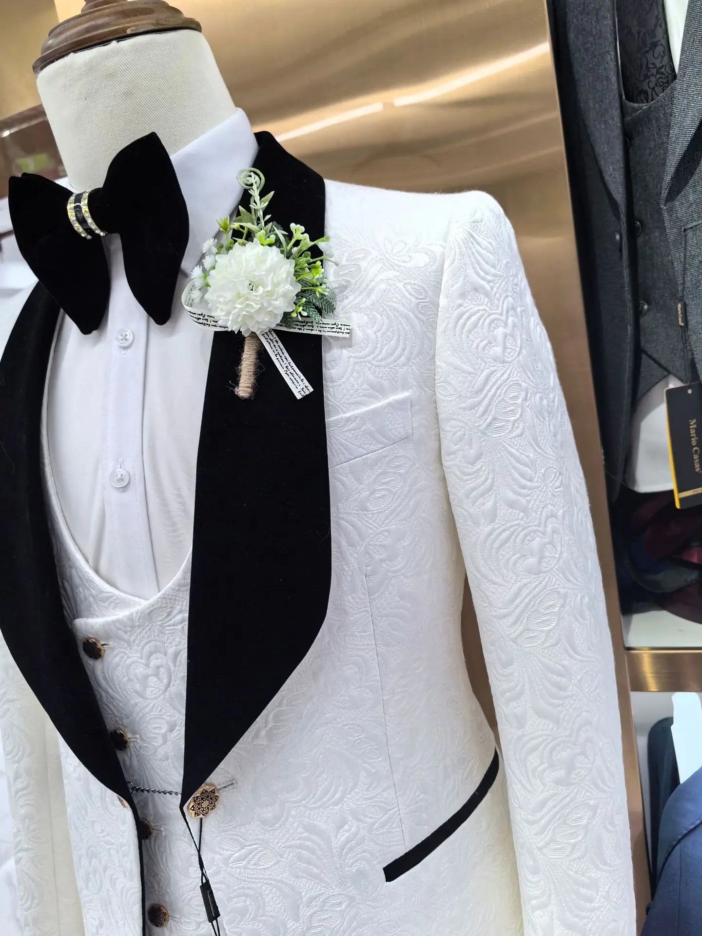 Signature Custom 3-Piece Men’s Suit – Hand-Finished Luxury by Stylist Frantz